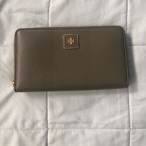 *NWT* Tory Burch Continental Wallet